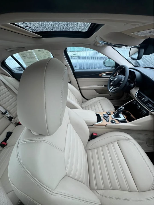 2021 Alfa Romeo Giulia - Image 6 of 7