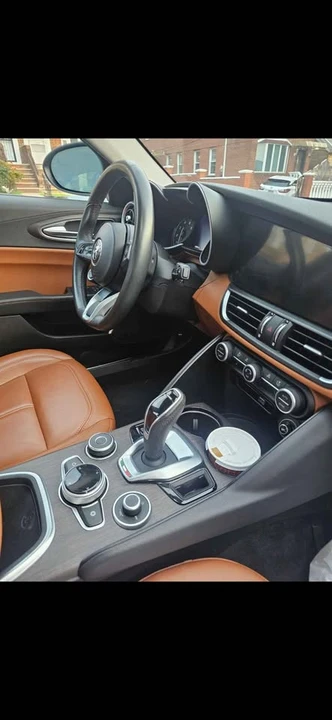 2021 Alfa Romeo Giulia - Image 7 of 11