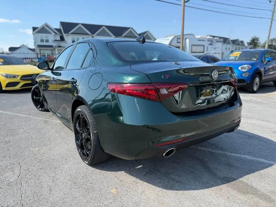 2021 Alfa Romeo Giulia - Image 5 of 17