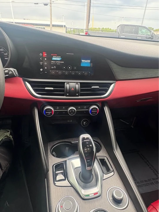 2021 Alfa Romeo Giulia - Image 15 of 20