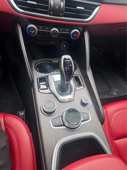 2021 Alfa Romeo Giulia - Image 14 of 20