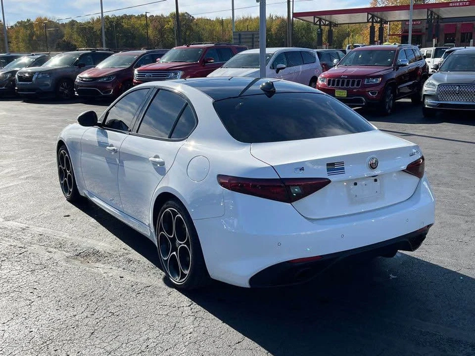 2021 Alfa Romeo Giulia - Image 5 of 10