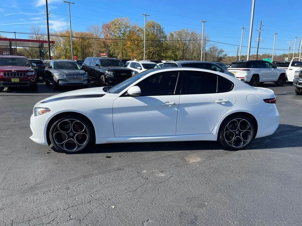 2021 Alfa Romeo Giulia - Image 3 of 10