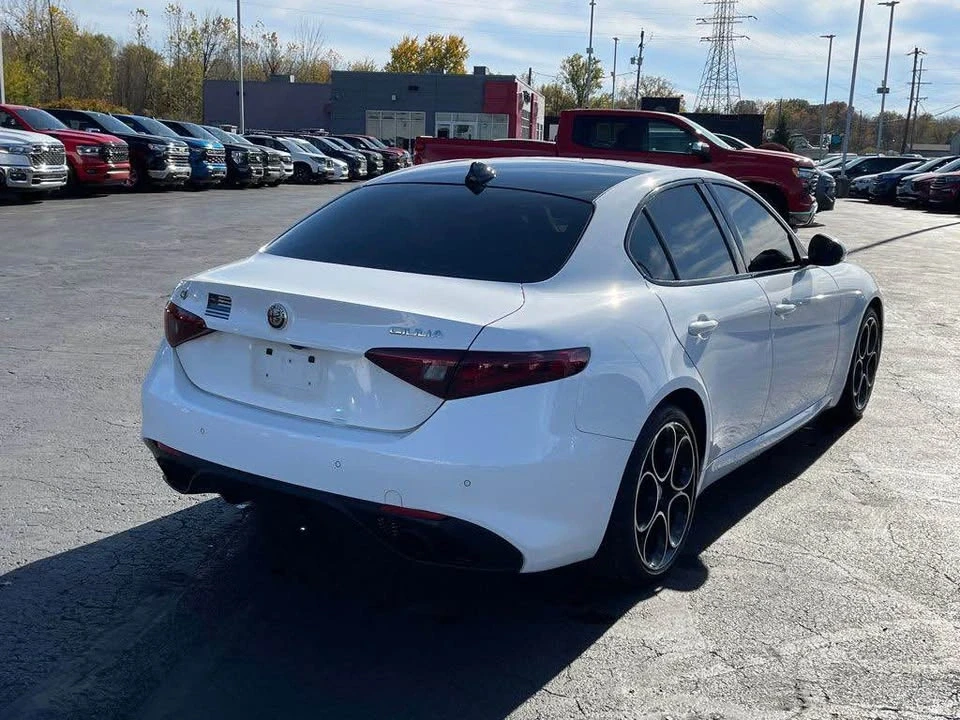 2021 Alfa Romeo Giulia - Image 4 of 10