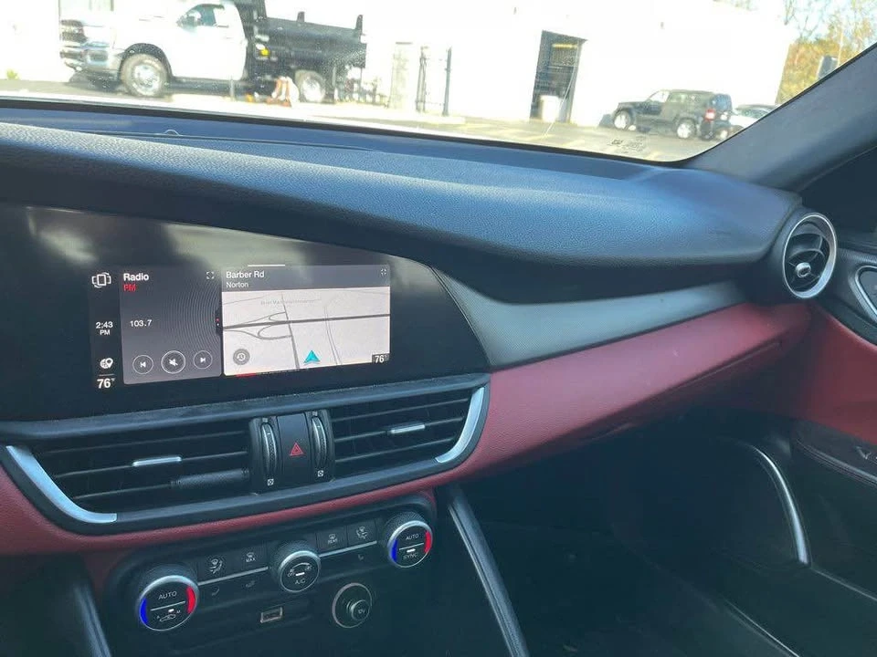2021 Alfa Romeo Giulia - Image 9 of 10