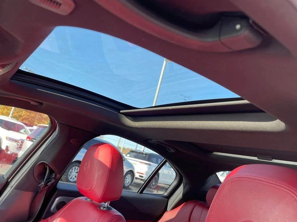 2021 Alfa Romeo Giulia - Image 7 of 10
