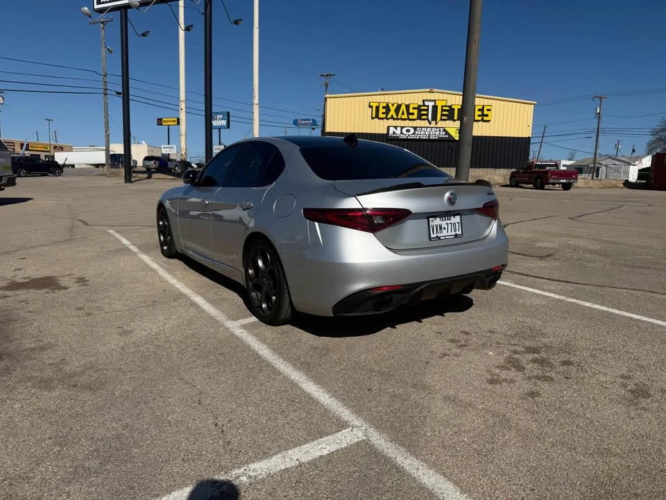2021 Alfa Romeo Giulia - Image 2 of 5