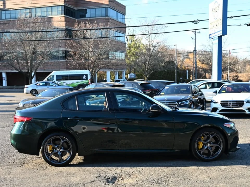 2021 Alfa Romeo Giulia - Image 4 of 17