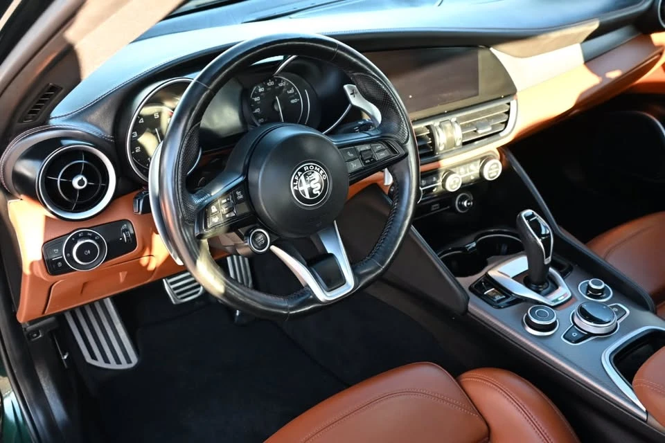 2021 Alfa Romeo Giulia - Image 10 of 17