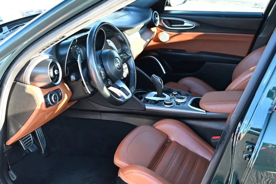 2021 Alfa Romeo Giulia - Image 9 of 17