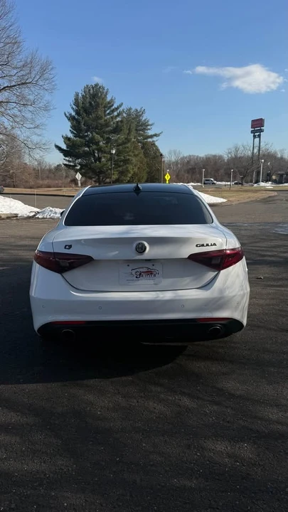 2021 Alfa Romeo Giulia - Image 2 of 7