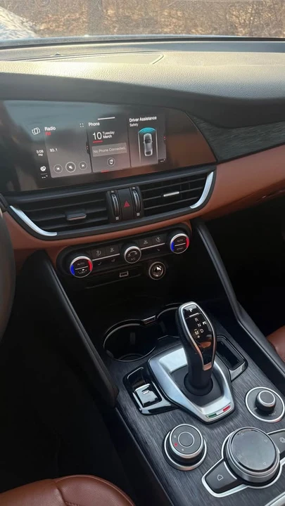 2021 Alfa Romeo Giulia - Image 5 of 7