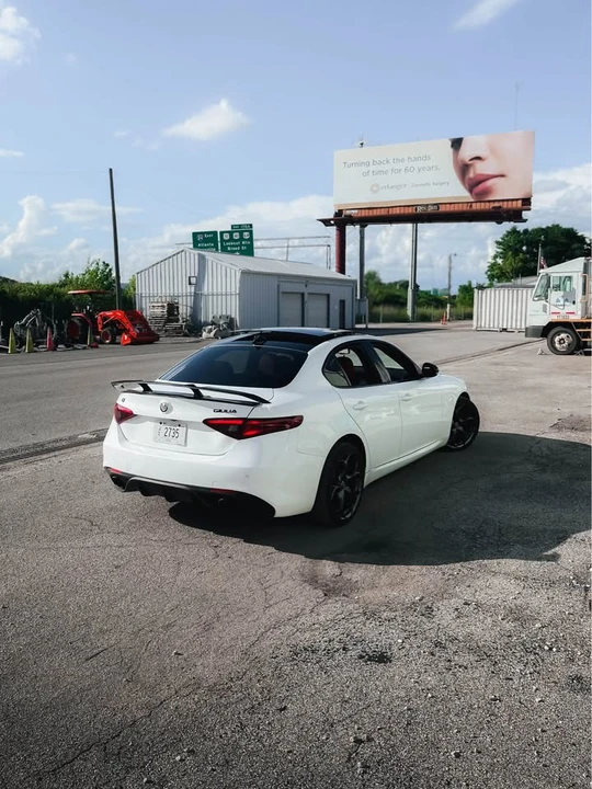 2021 Alfa Romeo Giulia - Image 4 of 10
