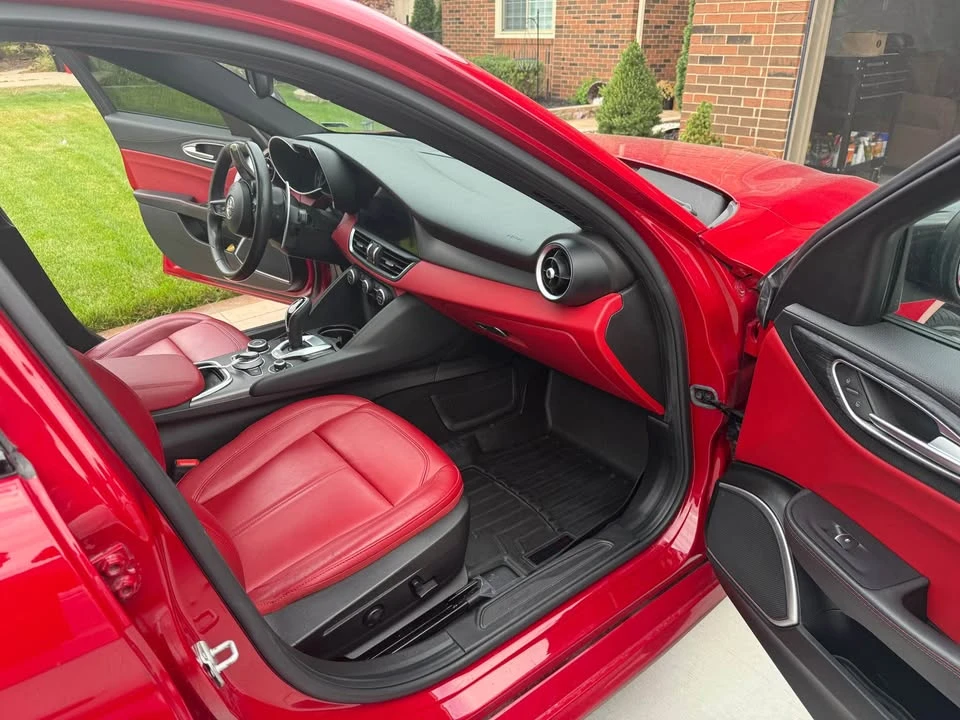 2021 Alfa Romeo Giulia - Image 5 of 8