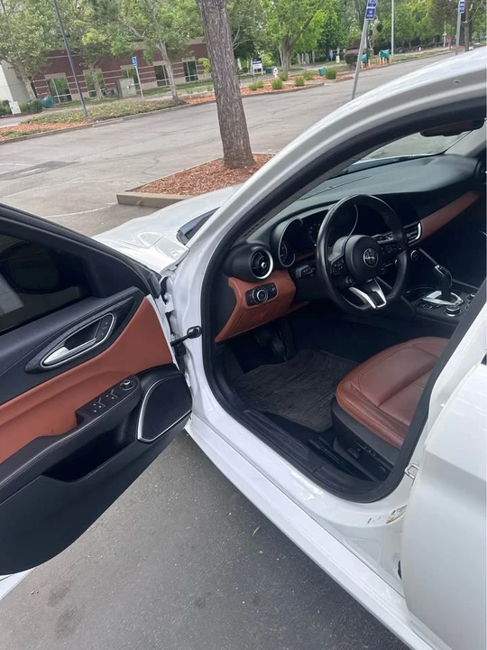 2021 Alfa Romeo Giulia - Image 8 of 9