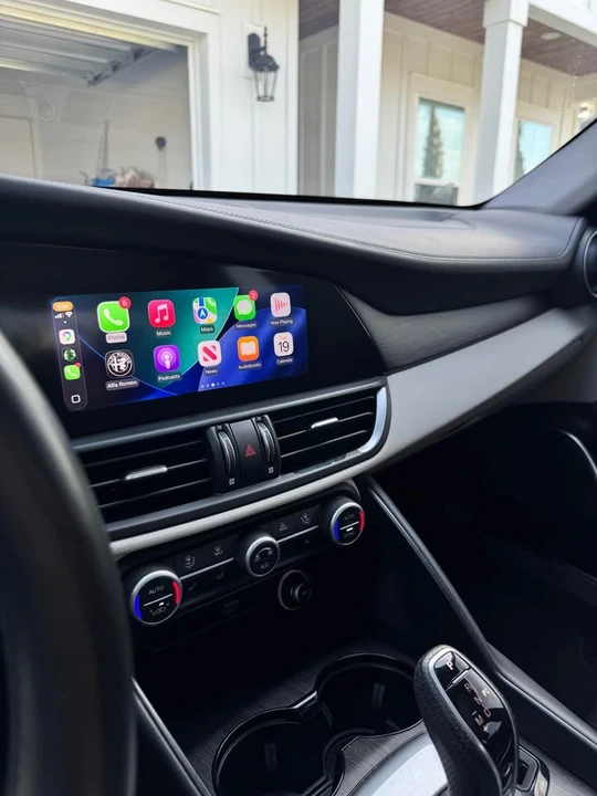 2021 Alfa Romeo Giulia - Image 16 of 17