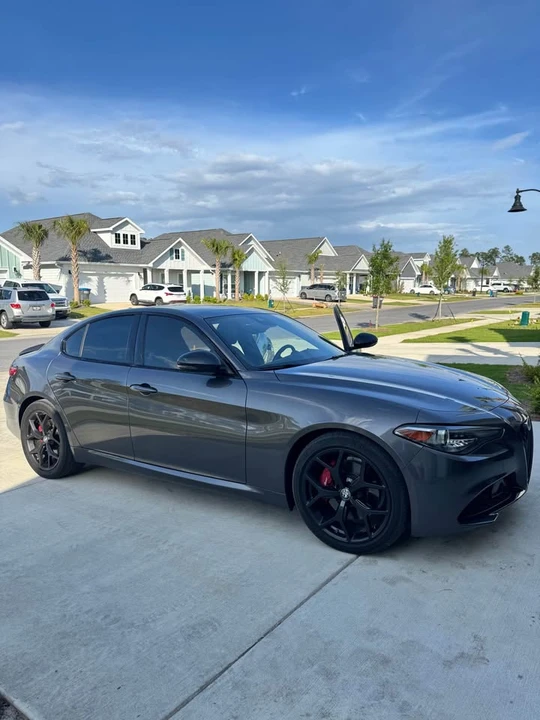 2021 Alfa Romeo Giulia - Image 2 of 17