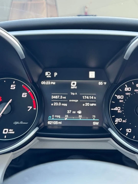 2021 Alfa Romeo Giulia - Image 15 of 17