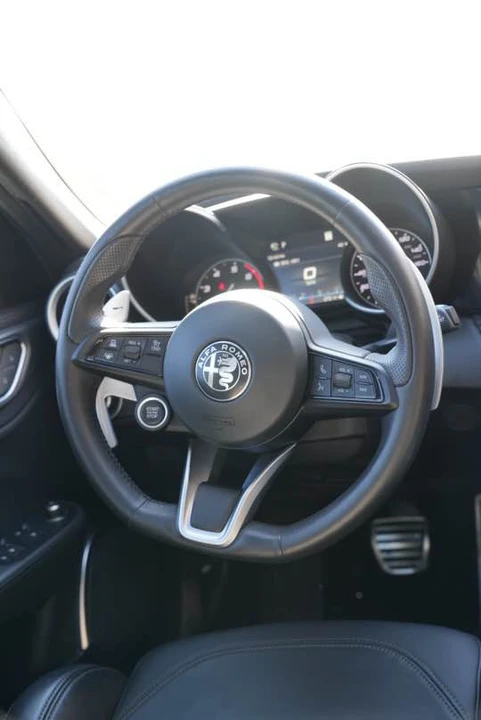 2021 Alfa Romeo Giulia - Image 8 of 10