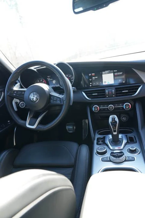 2021 Alfa Romeo Giulia - Image 7 of 10
