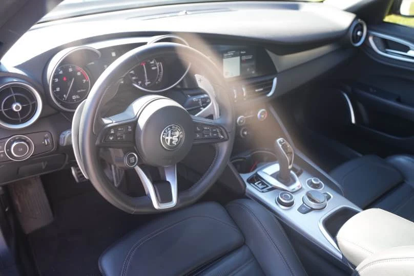 2021 Alfa Romeo Giulia - Image 9 of 10