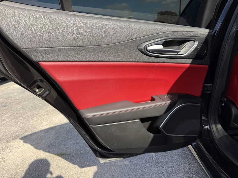 2021 Alfa Romeo Giulia - Image 15 of 19