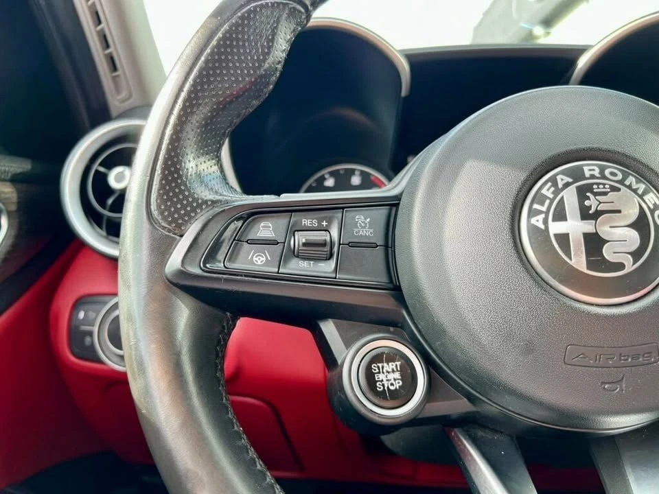 2021 Alfa Romeo Giulia - Image 15 of 19