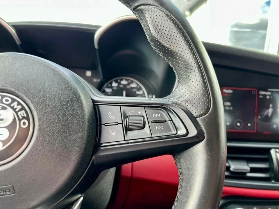 2021 Alfa Romeo Giulia - Image 16 of 20