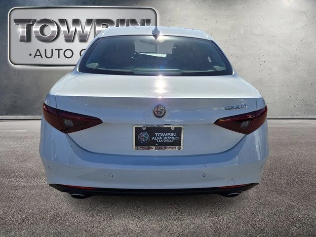 2021 Alfa Romeo Giulia - Image 5 of 15