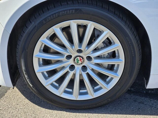 2021 Alfa Romeo Giulia - Image 9 of 15