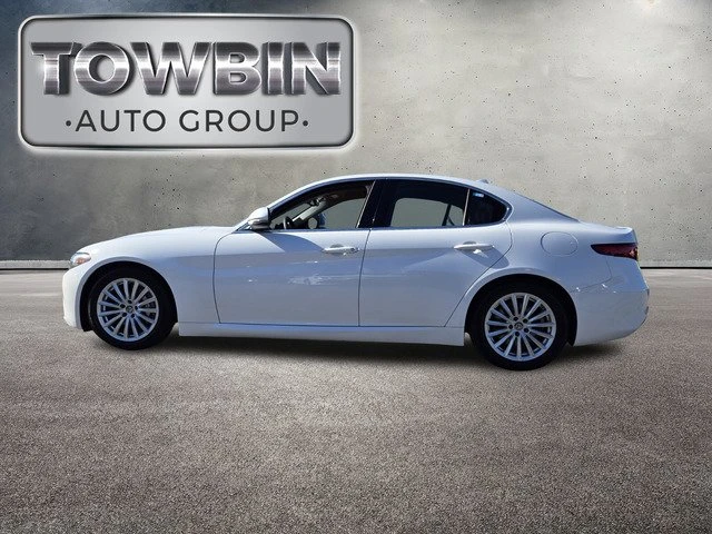 2021 Alfa Romeo Giulia - Image 7 of 15
