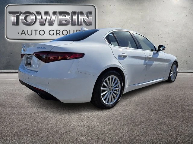 2021 Alfa Romeo Giulia - Image 4 of 15