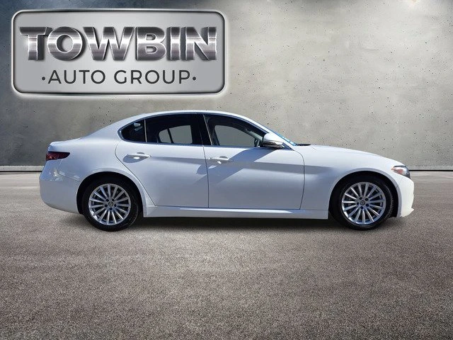 2021 Alfa Romeo Giulia - Image 3 of 15