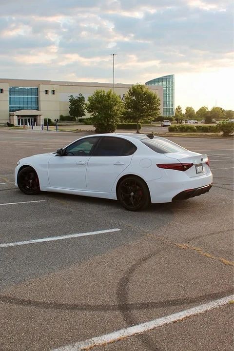 2021 Alfa Romeo Giulia - Image 5 of 10