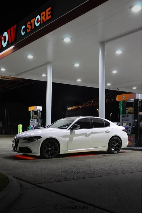2021 Alfa Romeo Giulia - Image 8 of 10