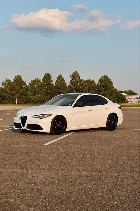 2021 Alfa Romeo Giulia - Image 3 of 10
