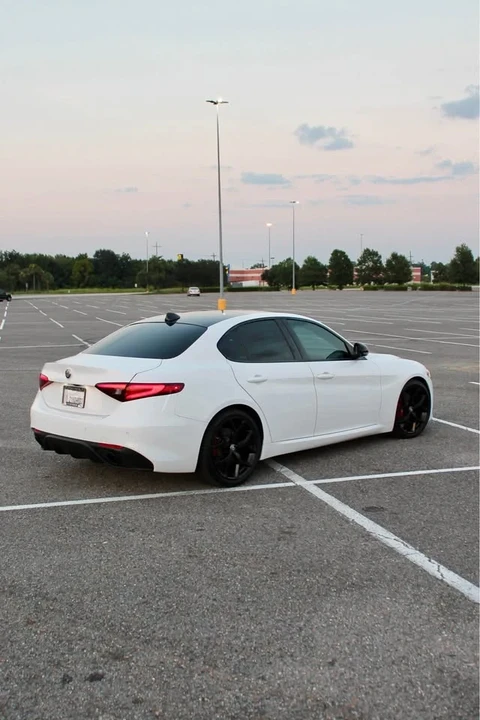 2021 Alfa Romeo Giulia - Image 6 of 10