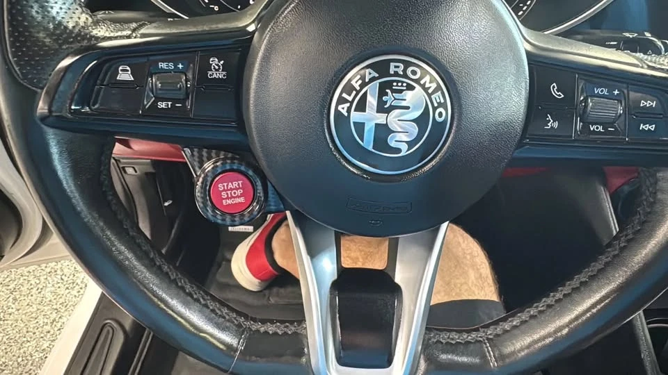 2021 Alfa Romeo Giulia - Image 16 of 20
