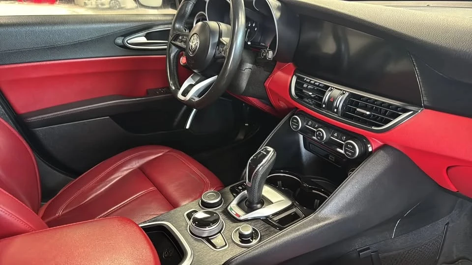 2021 Alfa Romeo Giulia - Image 11 of 20