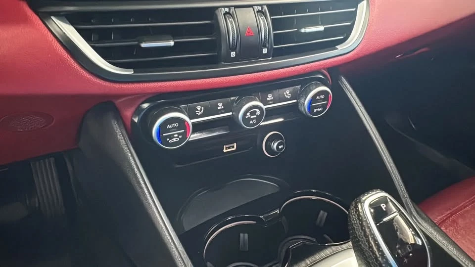 2021 Alfa Romeo Giulia - Image 15 of 20