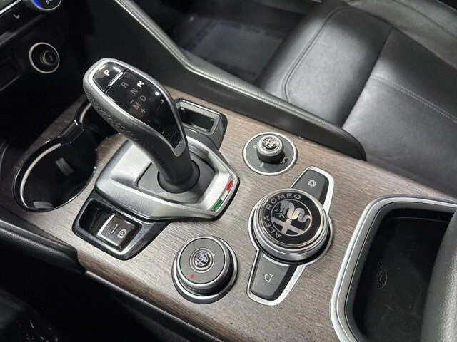 2021 Alfa Romeo Giulia - Image 9 of 13