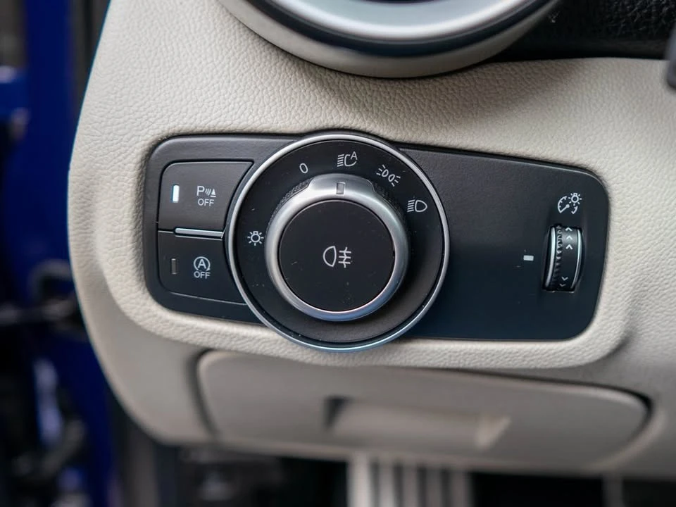2021 Alfa Romeo Giulia - Image 17 of 19