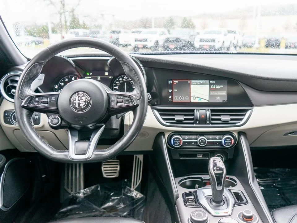 2021 Alfa Romeo Giulia - Image 14 of 20