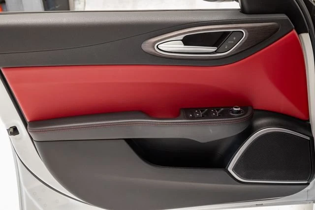 2021 Alfa Romeo Giulia - Image 14 of 15