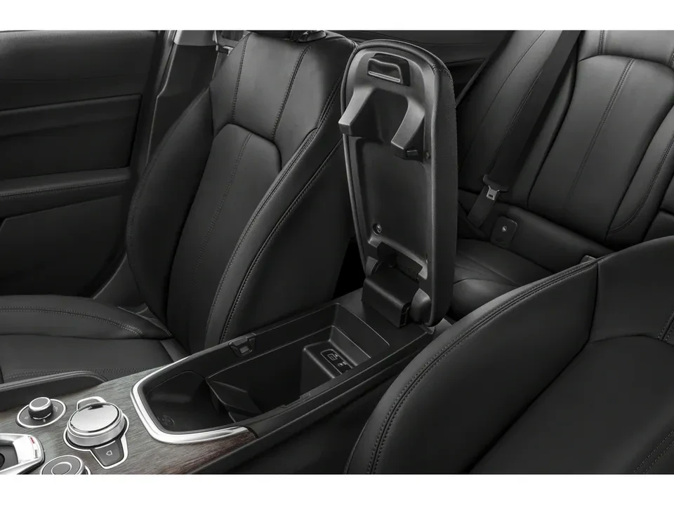 2021 Alfa Romeo Giulia - Image 12 of 13