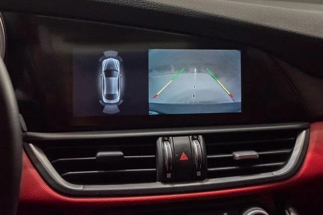 2021 Alfa Romeo Giulia - Image 7 of 14