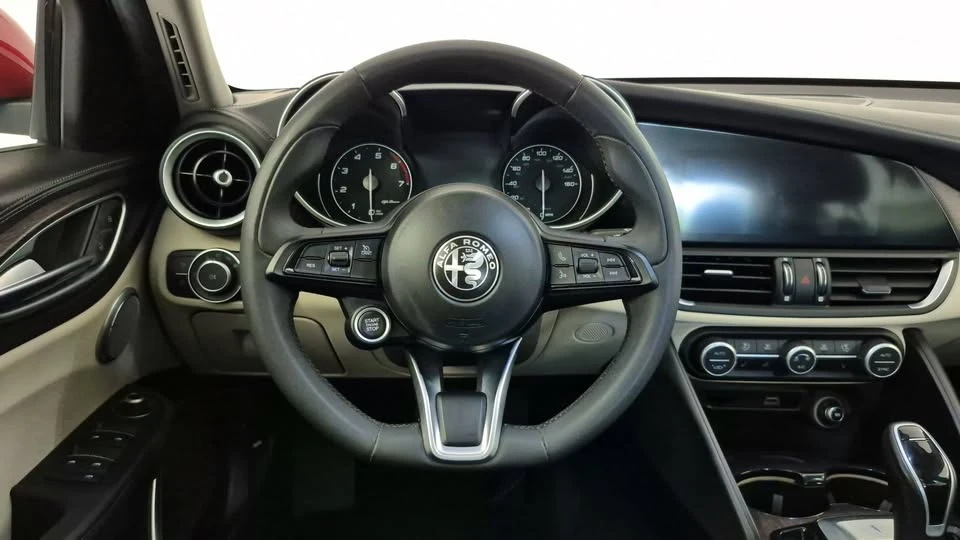 2021 Alfa Romeo Giulia - Image 11 of 13