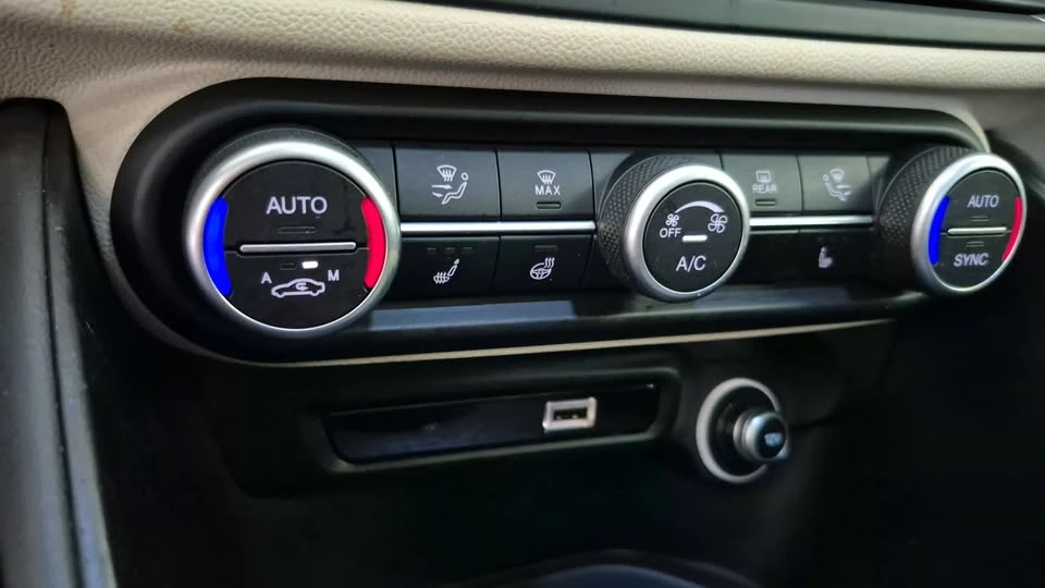 2021 Alfa Romeo Giulia - Image 9 of 13