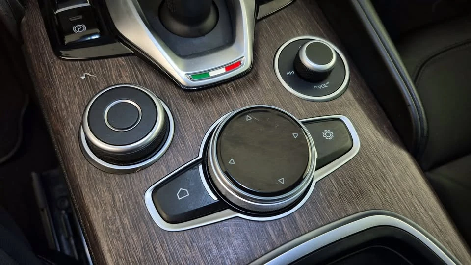 2021 Alfa Romeo Giulia - Image 8 of 13