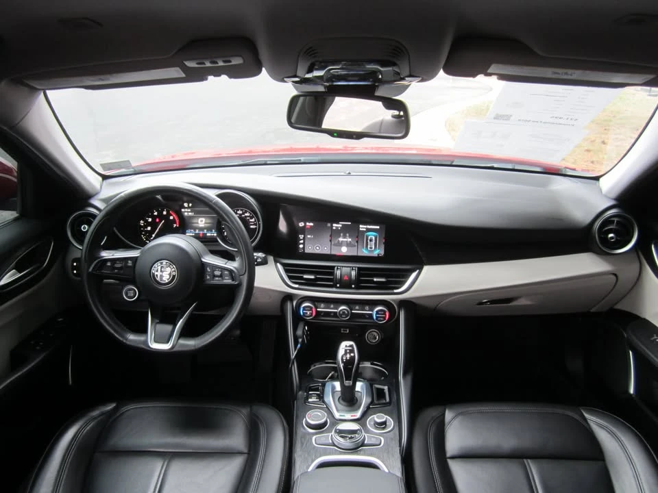 2021 Alfa Romeo Giulia - Image 19 of 20